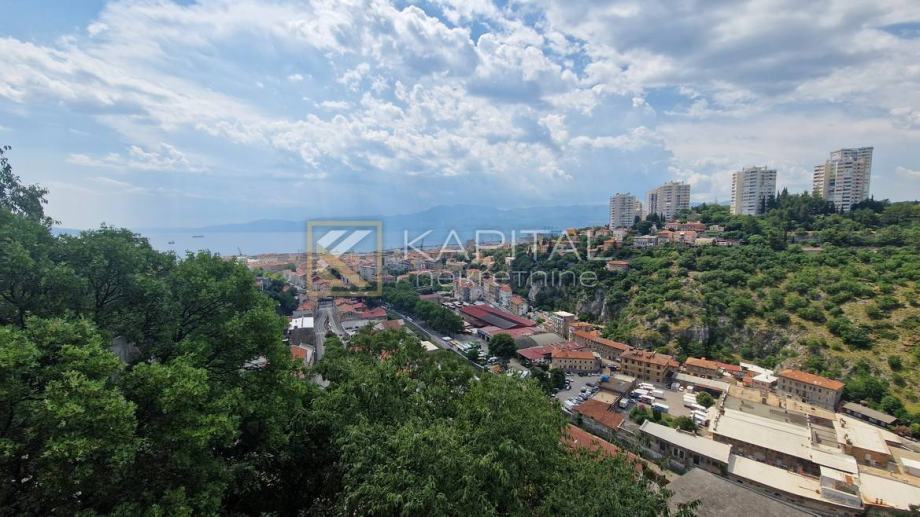 Rijeka  Trsat, etaža kuće s okućnicom i garažom!