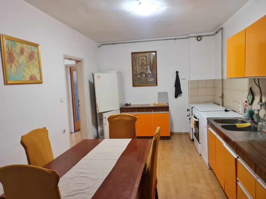 Samobor, Giznik, 3-sobni 74.00 m2 sa terasom, vrtom i 2 park. mjesta ...