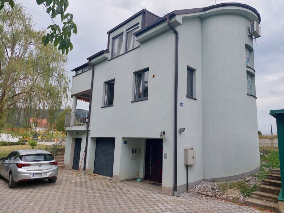 Samobor, Mala Rakovica, MODERNA obiteljska kuća 250m2+1578m2 zemljište (prodaja)