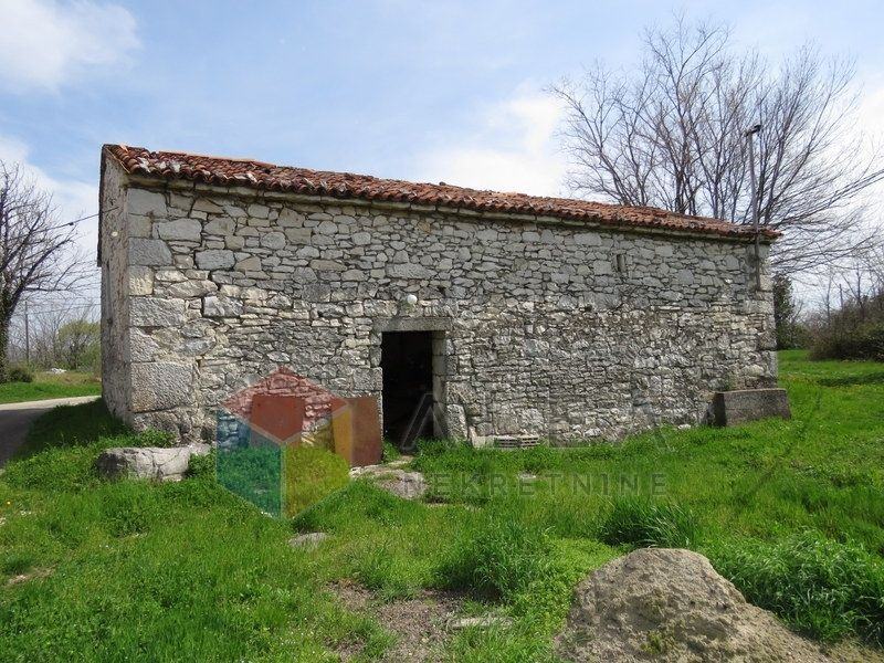 Samostojeća istarska kamena kuća u blizini Nedešćine (prodaja)