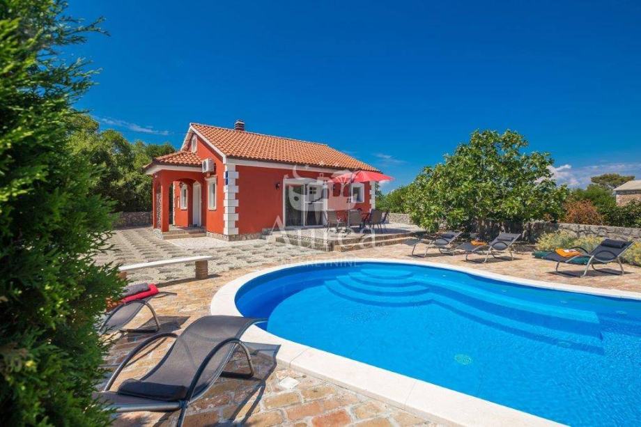Samostojeća kuća sa bazenom, Dobrinj, otok Krk (prodaja)