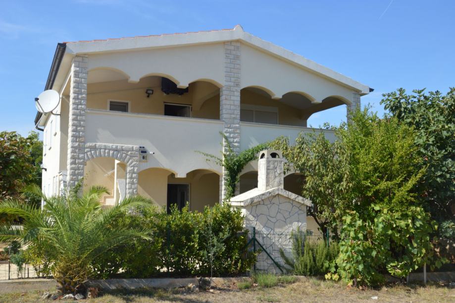 Samostojeća kuća–vikendica na Viru, nedaleko Zadra, površine 210 m2