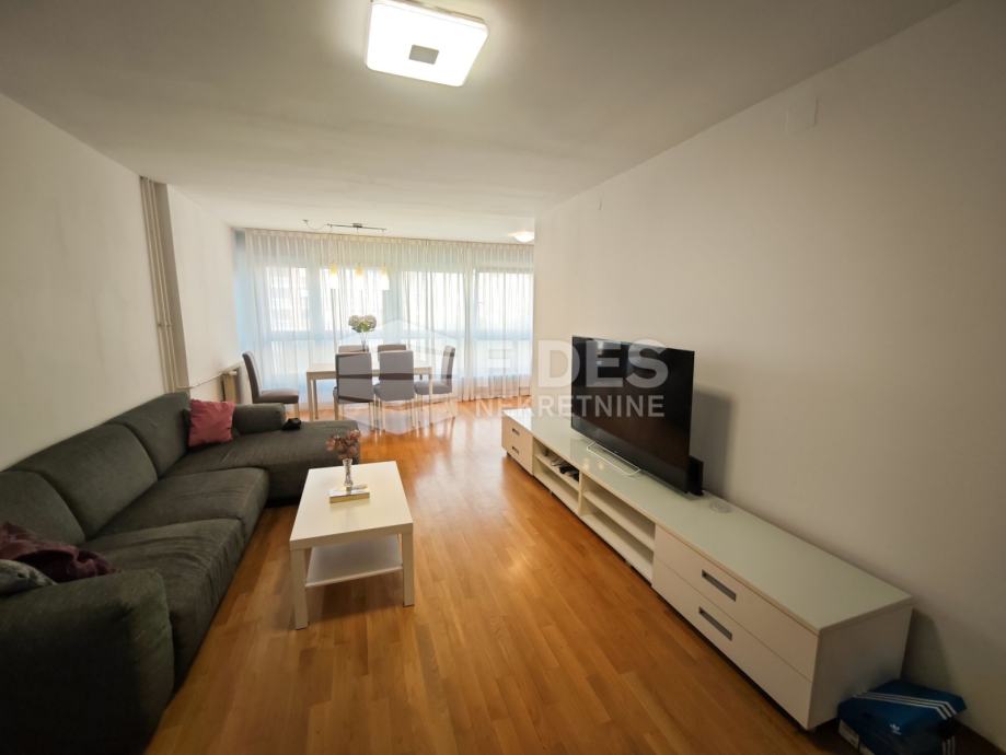 SAVICA, TRNJE, DVOSOBAN STAN, 67 M2, 850 EUR. — slika 1