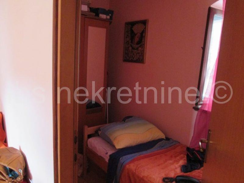 SINJ,GARSONJERA U CENTRU (prodaja)