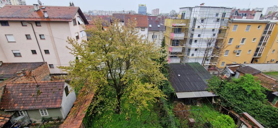 Sjeverna Trešnjevka, četverosobni, tlocrt 90 m2, dva balkona, 3. kat (prodaja)