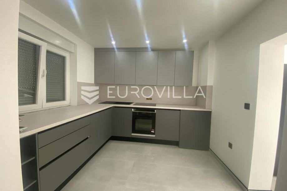 Slavonski Brod, Naselje Matije Ivanića, kuća 190 m²