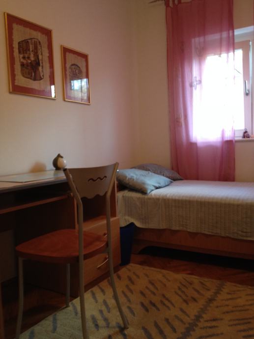 Soba: Zagreb (Maksimir), soba, kuhinja i kupaonica (iznajmljivanje)