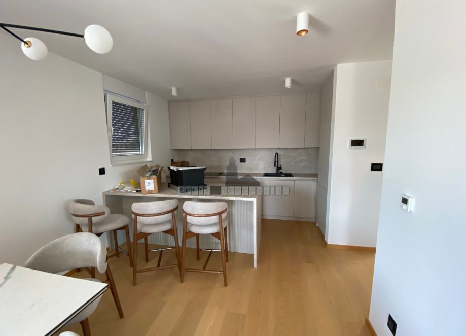 Split,Centar, 85m2 -luksuzan i moderan penthouse,velika terasa+parking