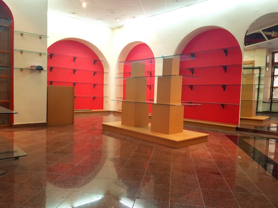  SPLIT CENTAR POSLOVNI PROSTOR 48m2 700E ATRAKTIVNA LOKACIJA 