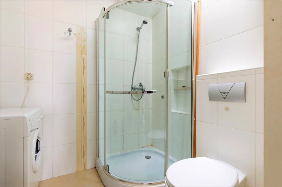 Split, Manuš Tolstojeva, dvosoban stan 63 m2, 3. kat (potkrovlje