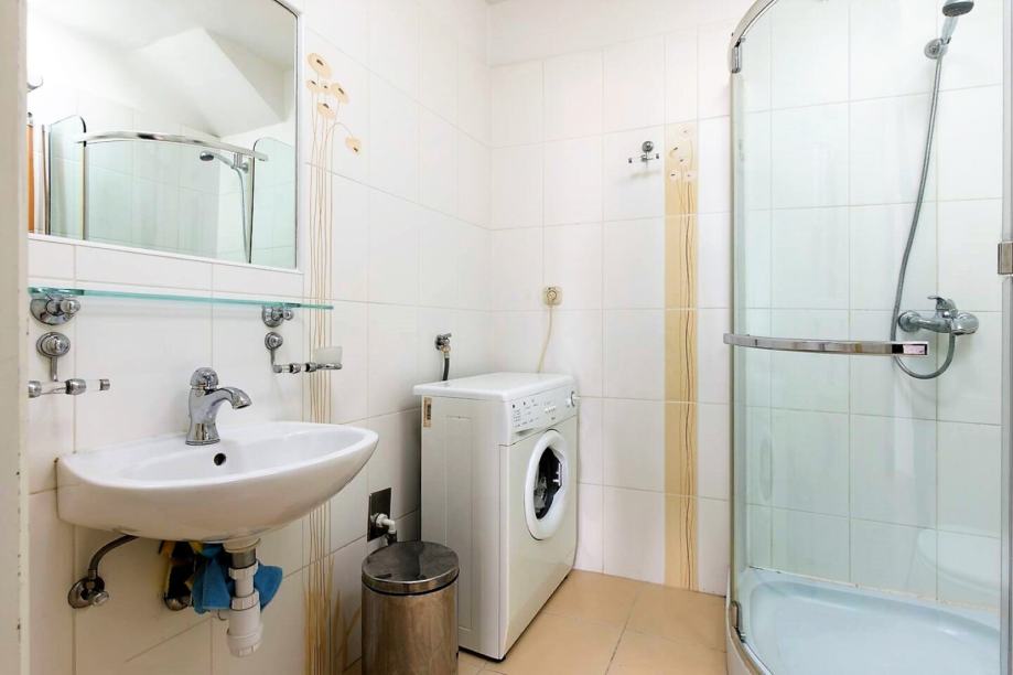 Split, Manuš Tolstojeva, dvosoban stan 63 m2, 3. kat (potkrovlje