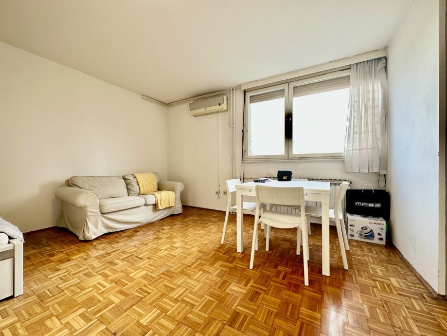Stan 40 m2, spremište, parking, Ravnice (Augustinčićeva) (prodaja)