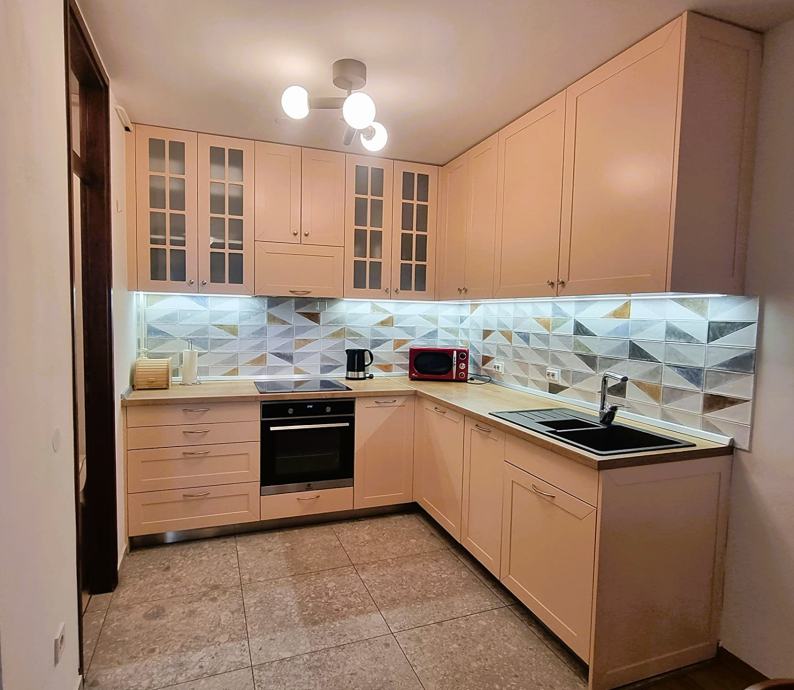 Stan i garaža za najam (Trg Francuske Rep.), 70.00 m2, 2-sobni — slika 1