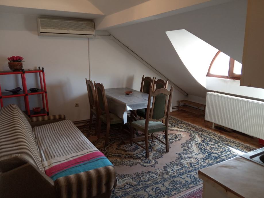 Iznajmljuju se 2 jednokrevetne sobe za studente, Osijek, Donji grad (iznajmljivanje)