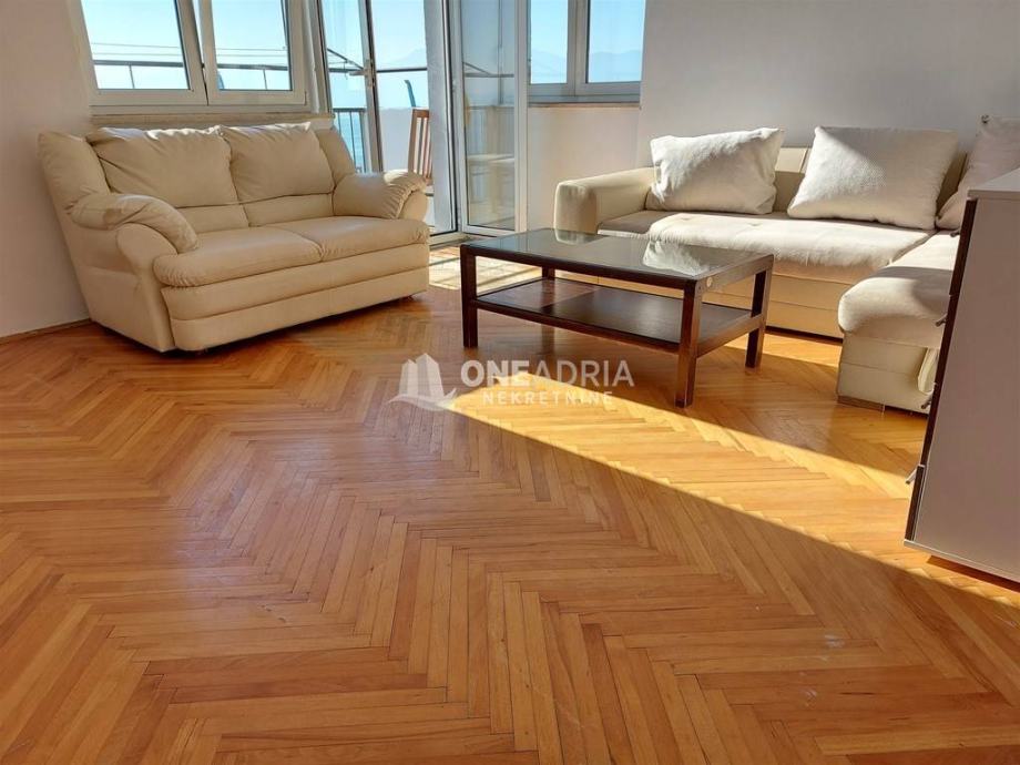 STAN SA PREKRASNIM POGLEDOM, BALKON!! (prodaja)