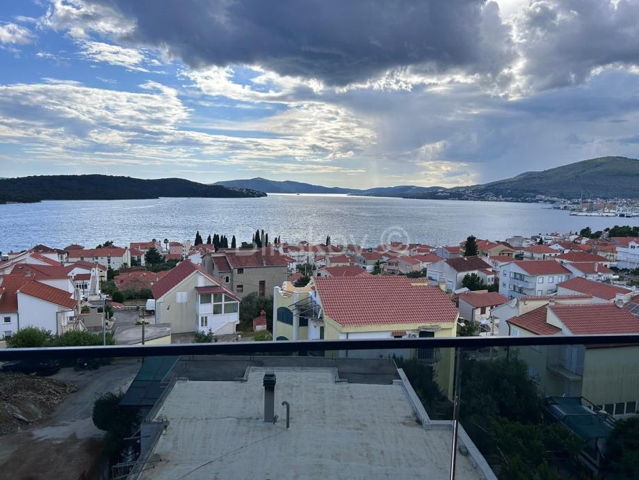 Trogir, Čiovo, novogradnja s 10 stanova, pogled, lift (prodaja)