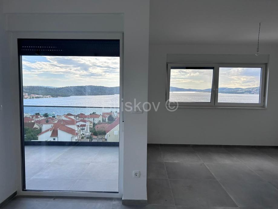 Trogir, Čiovo, novogradnja s 10 stanova, pogled, lift (prodaja)