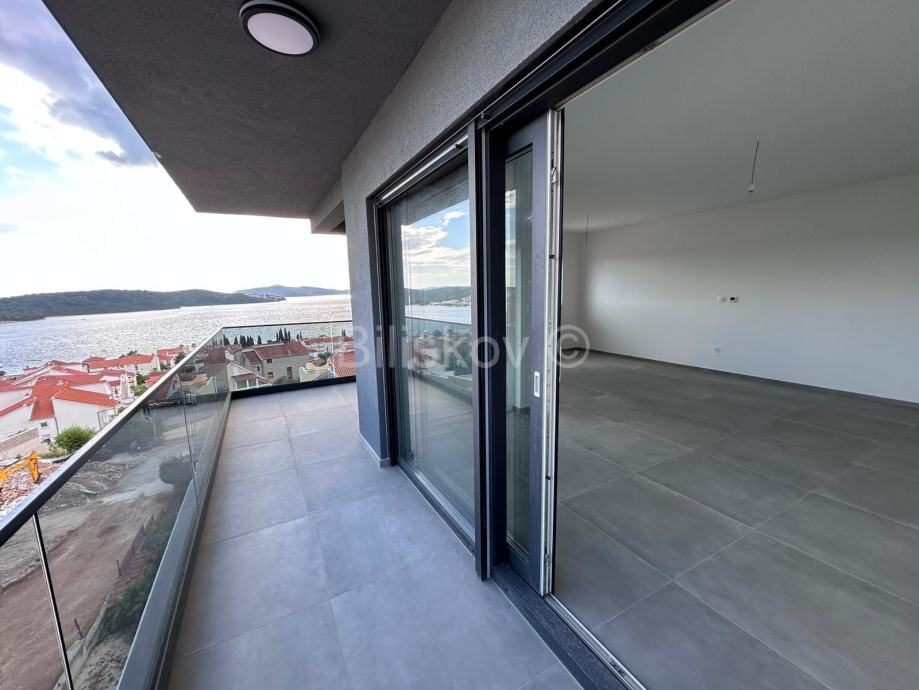 Trogir, Čiovo, novogradnja s 10 stanova, pogled, lift (prodaja)