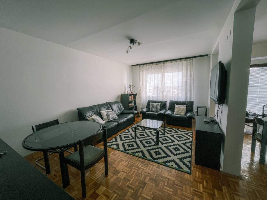 Stan Vinkovci (centar), 3-sobni, 91 m2 + 4 m2 spremište (prodaja)