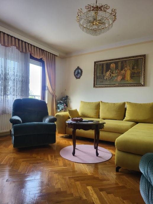 Zagreb/Gajnice, 4-sobni stan od 100 m2 s dva balkona (prodaja)