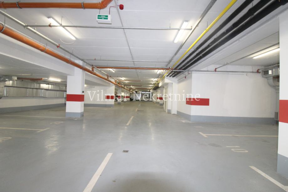 Petrova, moderan 4s u novogradnji, parking, terasa (iznajmljivanje)