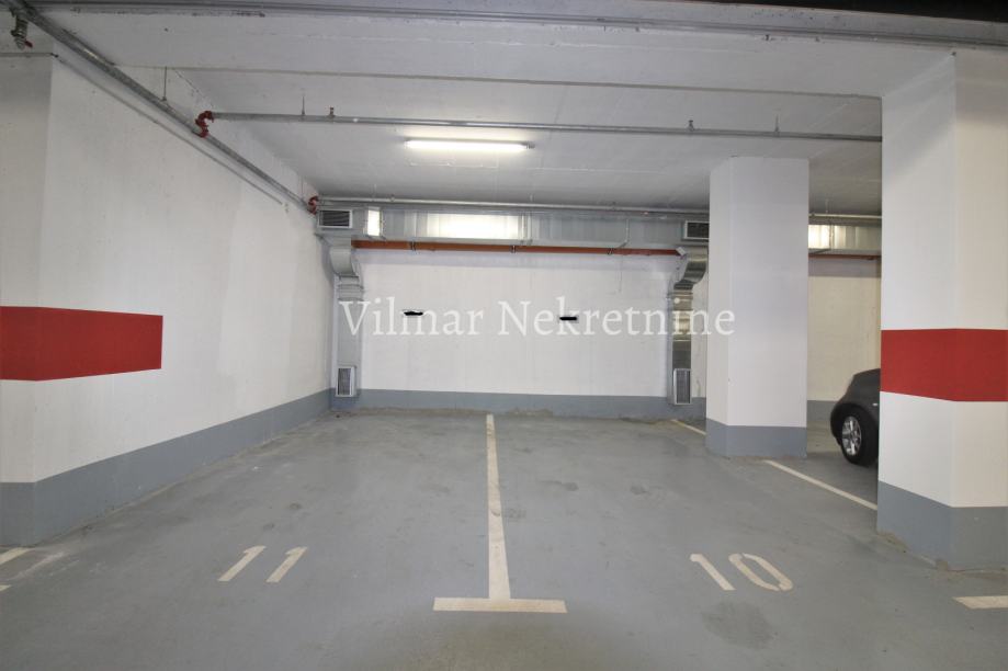 Petrova, moderan 4s u novogradnji, parking, terasa (iznajmljivanje)