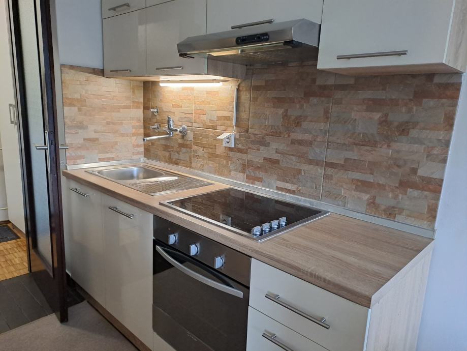 Stan: Zagreb (Vrbani), 40.00 m2 220000E 2S ORGINAL 2 KAT NOVIJE — slika 1