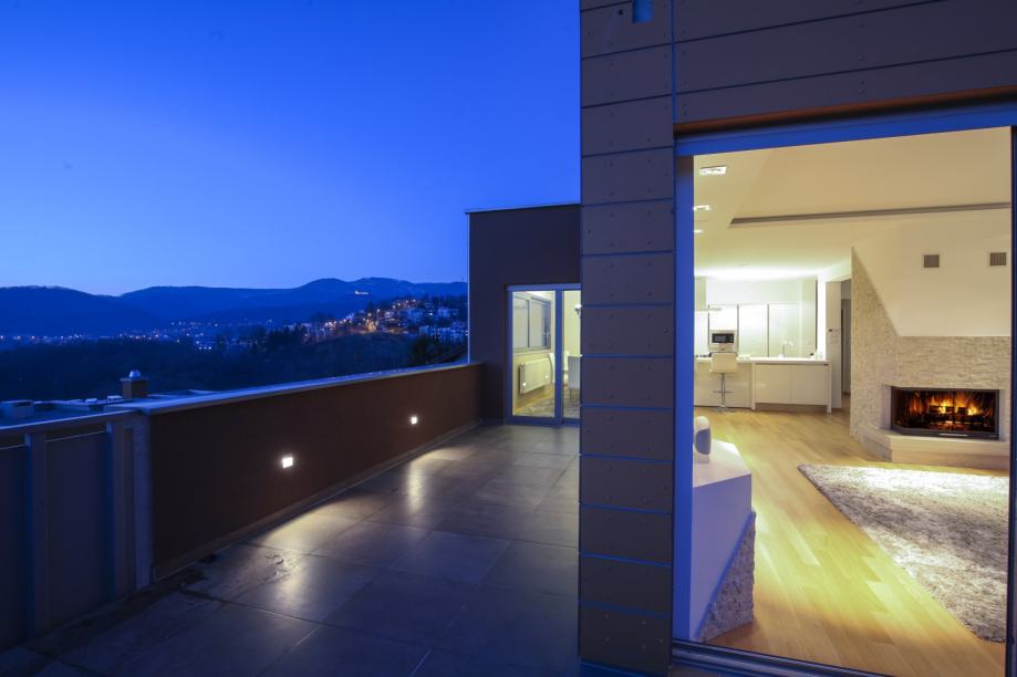 Stan Zagreb LUXURY PENTHOUSE FOR RENT + TERRACE 40m2 (iznajmljivanje)