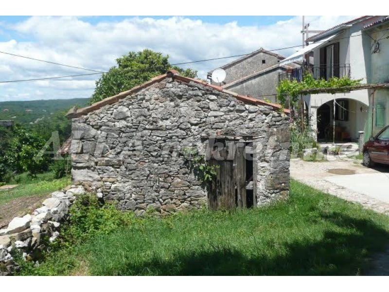 Stara kamena kuća u nizu 52 m2 u mirnom naselju kraj Labina (prodaja)