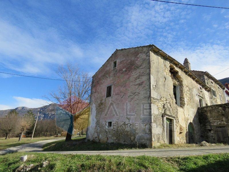 PRILIKA!!! Stara kamena kuća za renoviranje u središnjoj Istri (prodaja)