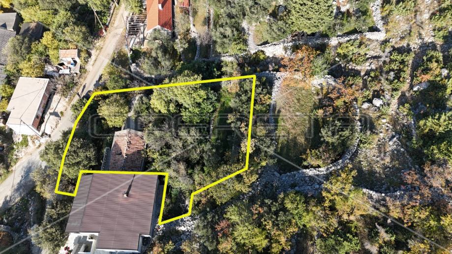 stare-ku-e-za-obnovu-88m2-507m2-parcela-starigrad-paklenica-prodaja