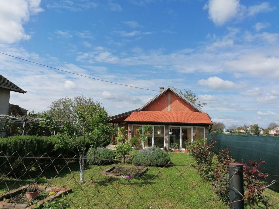 Stari Jankovci Obiteljska kuća (prodaja)