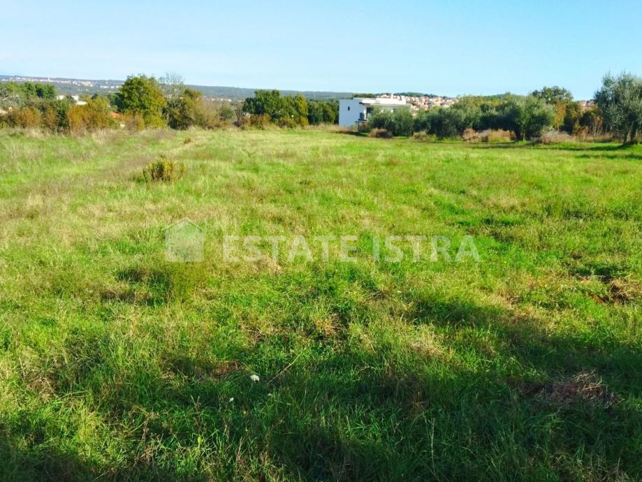 Prodaje se građevinska parcela u Štinjanu, površine 663 m2