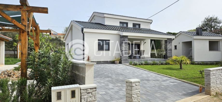 Sv. Filip i Jakov - nova kuća za odmor u blizini plaže, 142,49 m2 (prodaja)