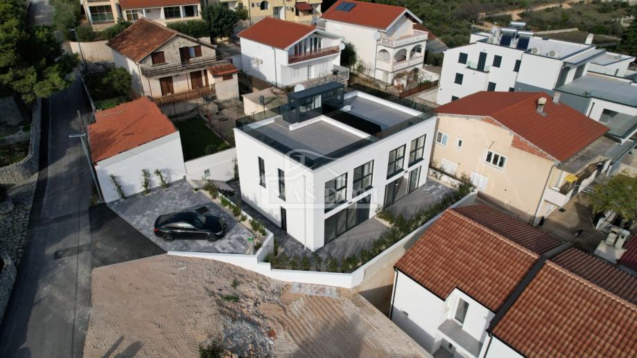 Tisno - Luksuzna dvojna kuća S1 na mirnoj lokaciji, sa pogledom na mor (prodaja)