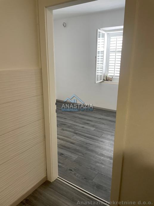 CENTAR TOLSTOJEVA 73m2 305000E TOP POZICIJA ZA TURIZAM