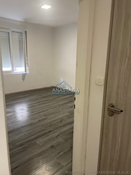 CENTAR TOLSTOJEVA 73m2 305000E TOP POZICIJA ZA TURIZAM