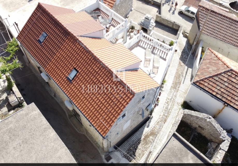 Prodaja tradicionalne dvojne kuće s prekrasnim pogledom na Korčuli (prodaja)