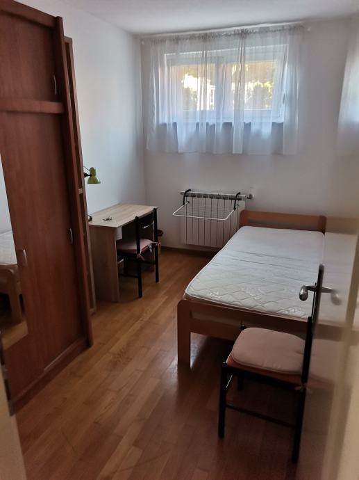 Odvojena soba u stanu za dobru i urednu cimericu, Zagreb Trešnjevka