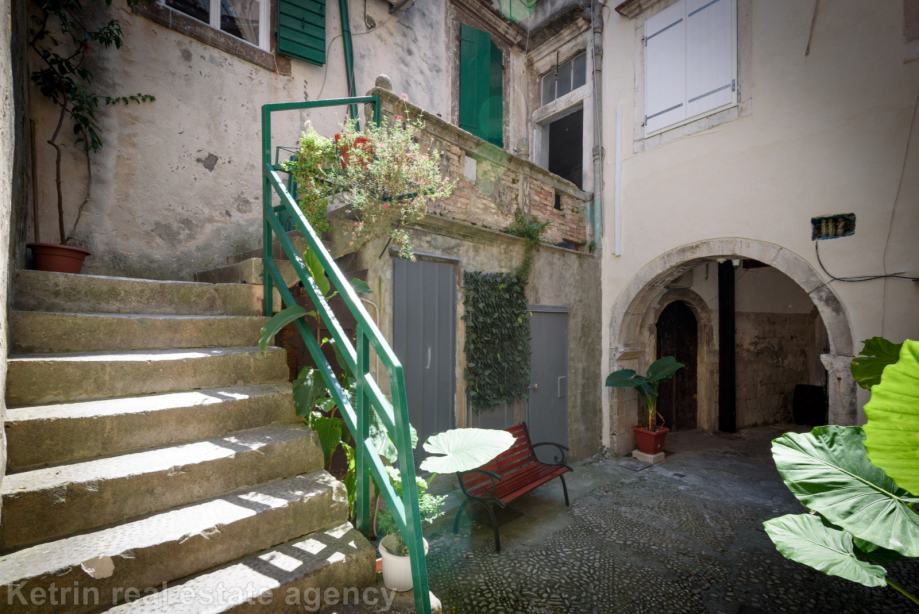 Trogir/apartment for sale*** 75.000 eura (prodaja)