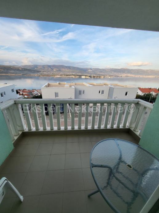 Trogir,Arbanija,1-soban stan 42 m2,pogled na more,300m od mora.lođa (prodaja)