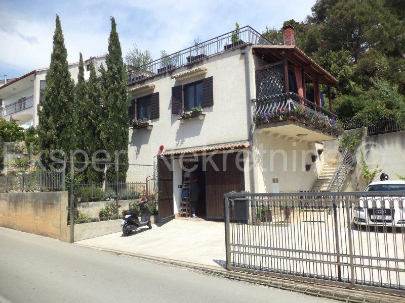 Trogir,Saldun,samostojeća kuća 133 m2,novije gradnje,pogled (prodaja)