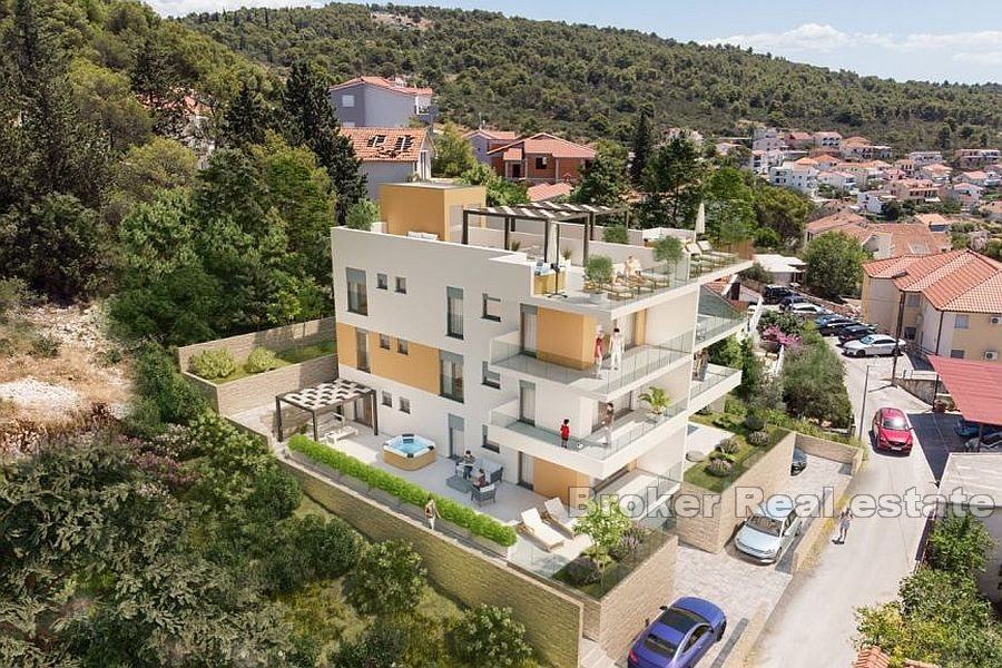 ***TROGIR, Stanovi s panoramskim pogledom na more*** (prodaja)