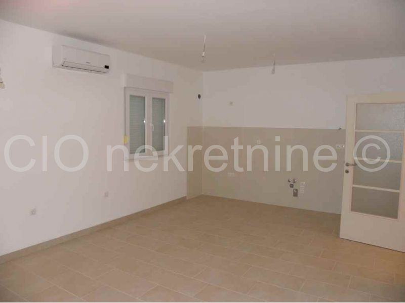 Trogir, urbana vila sa 5 stanova (prodaja)