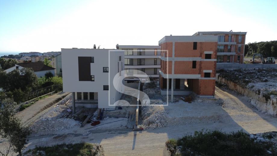 Trosoban stan, novogradnja, Pješčana uvala - 1. kat, 2 parkirna mjesta — slika 1