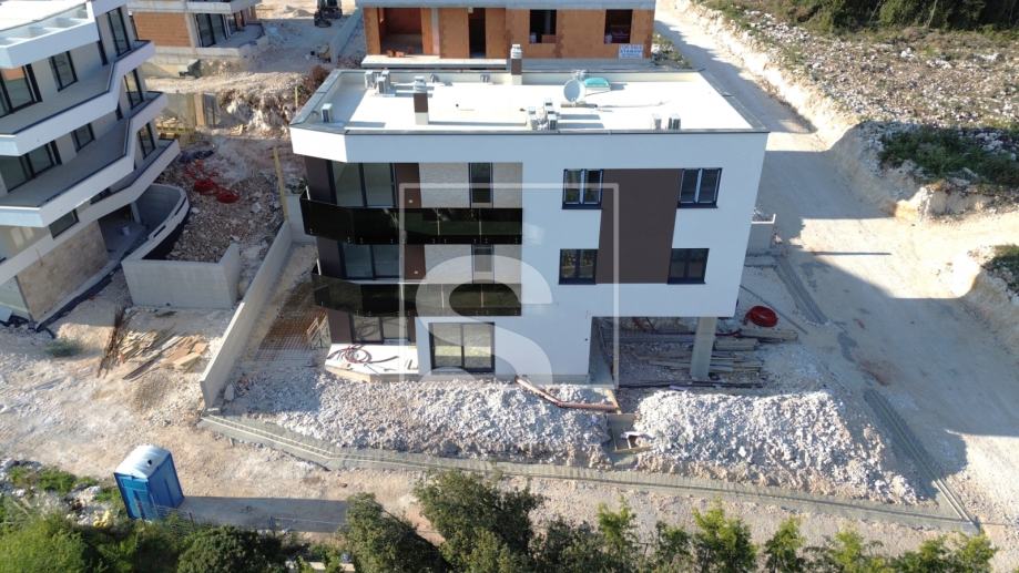 Trosoban stan, novogradnja, Pješčana uvala - pogled na more, 400m od p — slika 1