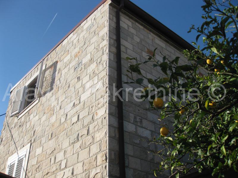 TRSTENO-kamena kuća,roh bau,cca 136 m2 tri etaže,pogled more (prodaja)
