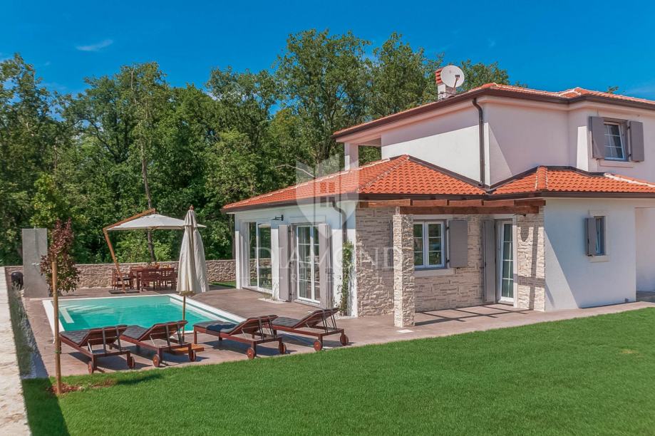 Umag, okolica nova kuća za odmor nedaleko od Slovenije (prodaja)