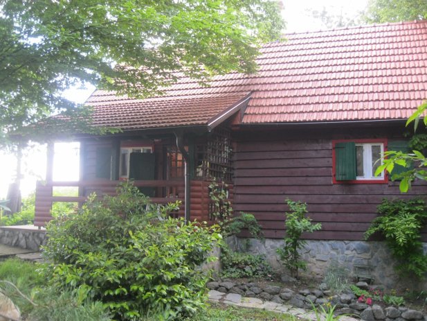 Drvena hrastova kuća, prizemlje 35 m2 + podrum + potkrovlje, G. Bistra
