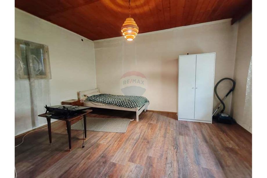 Vikendica sa vinogradom, ukupno: 342 m2, Laz Bistrički